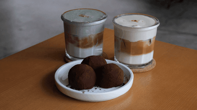 Coffee and Doojjonku on table