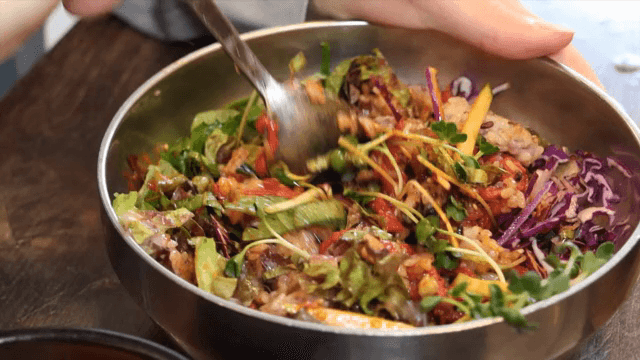 한국식 육회 비빔밥 준비하기