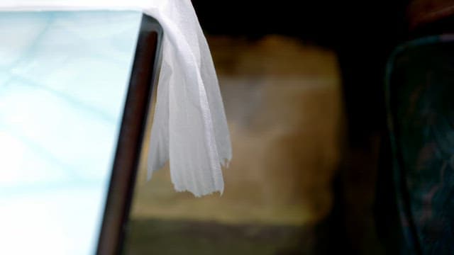 바람에 흔들리는 휴지