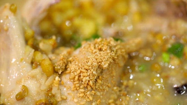 Mung beans ginseng chicken soup with sesame