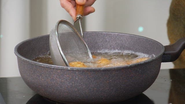 Sieve is used to remove fried food from a pan with boiling oil