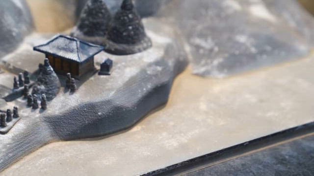 전시된 디테일한 절 미니어처 모형