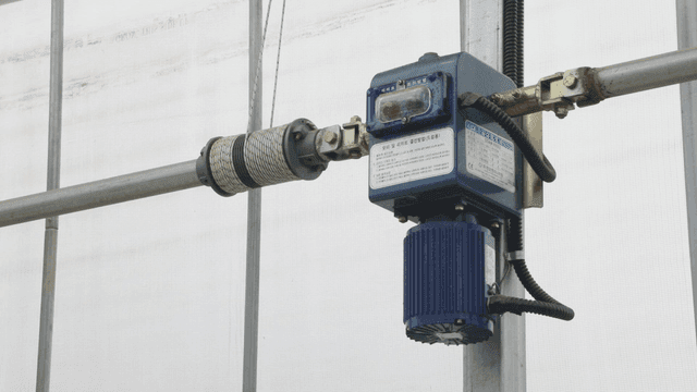 작동 중인 온실 모터 시스템