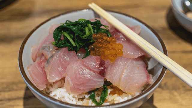Fresh sashimi rice bowl