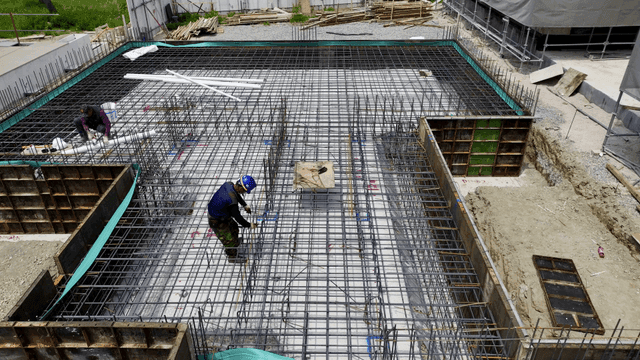 건설 현장에서 일하는 작업자들