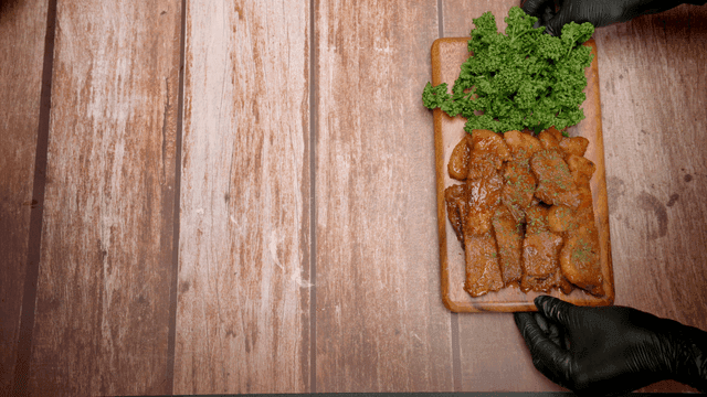 채소와 함께한 한국식 구운 양념갈비