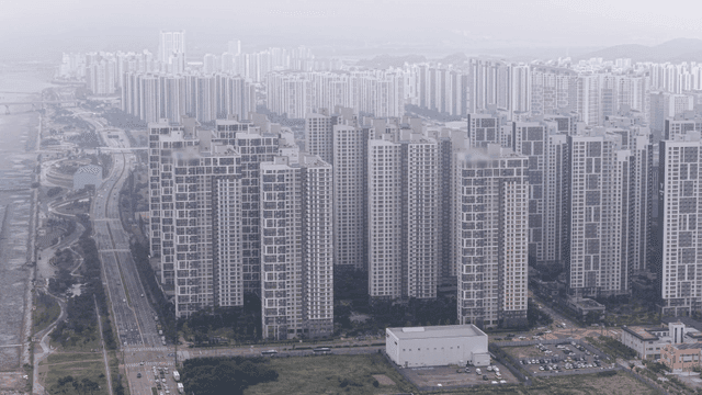 Vast cityscape with tall buildings