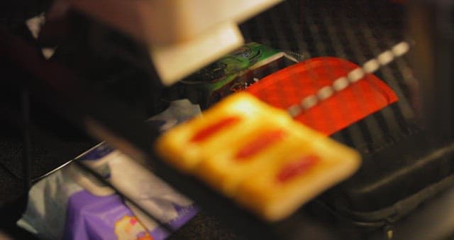 딸기 파이 과자로 간식 준비