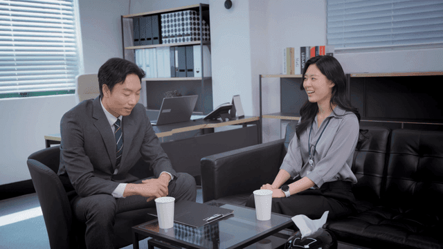 집중적인 토론이 있는 사무실 회의