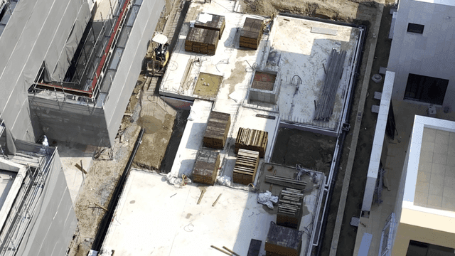 건축 자재가 있는 건설 현장