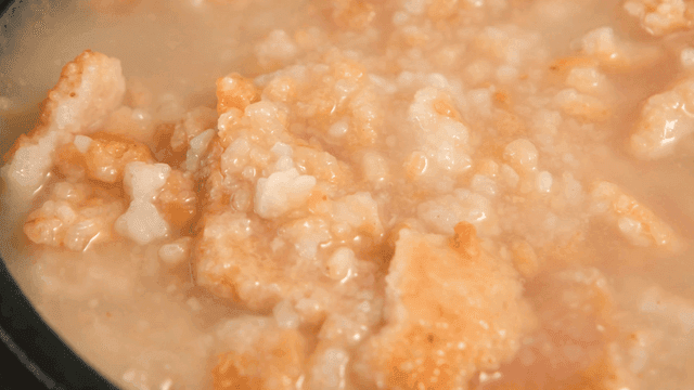 Boiling nurungji in a pot
