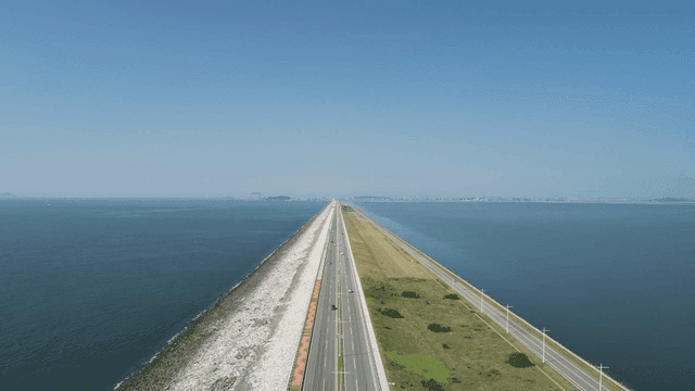 두 바다 사이의 긴 도로