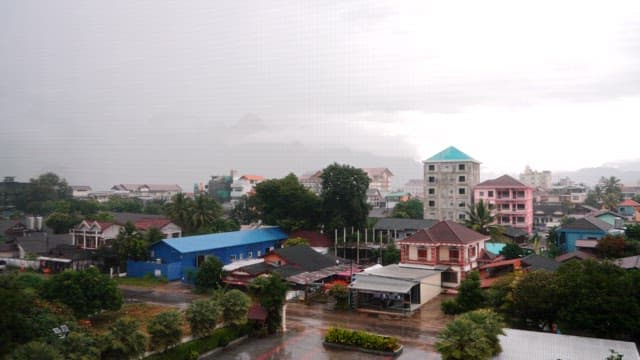 비가 내리는 작은 마을