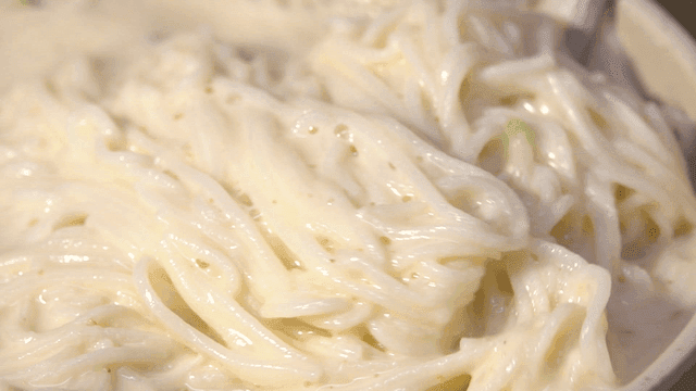 비벼지는 콩국수