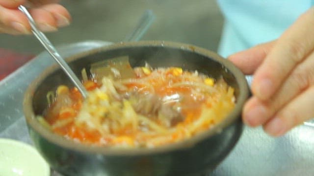 뚝배기에 있는 소고기국밥