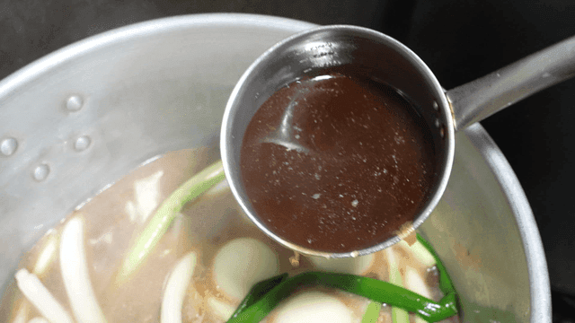 Rich broth with soy sauce seasoning