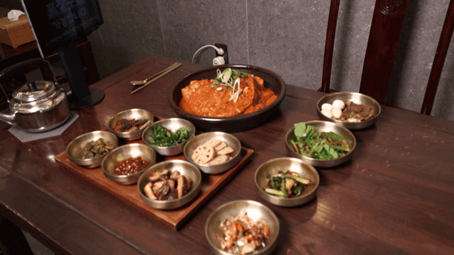 Various side dishes and kimchi stew