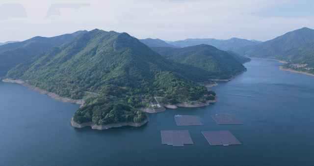 A vast lake surrounded by green mountains