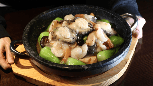Stir-fried Assorted Seafood on stone plate