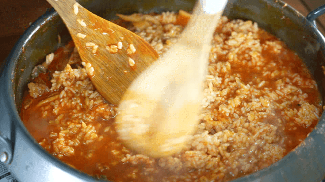 Spatula for mixing rice in spicy stew pot