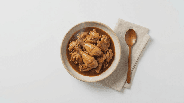 Steaming hot soy sauce braised chicken