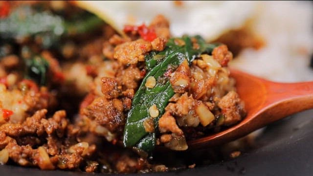 Spoonful of spinach rice with minced meat