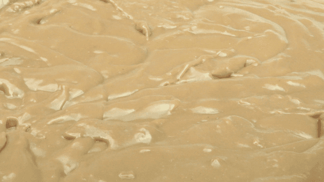 부드러운 갈색의 도토리묵