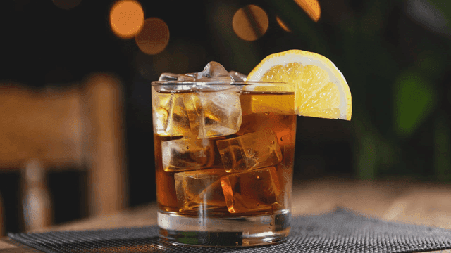 Refreshing cocktail with lemon slice