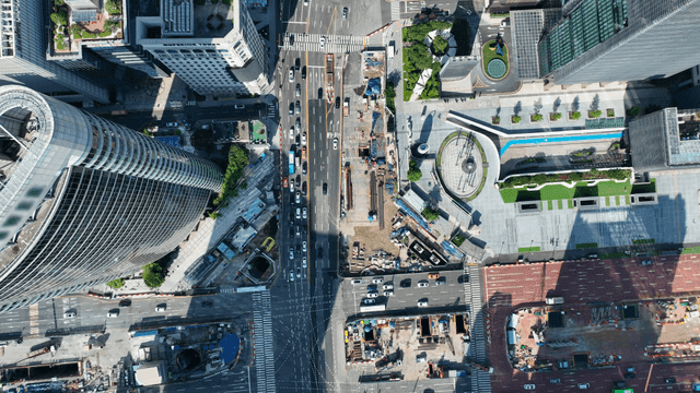 교통이 많은 도시 교차로