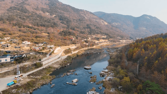 Quiet river flowing through rural village