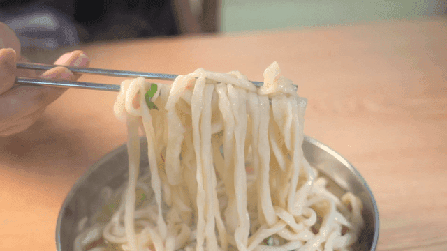 김이 나는 손칼국수 스텐냄비