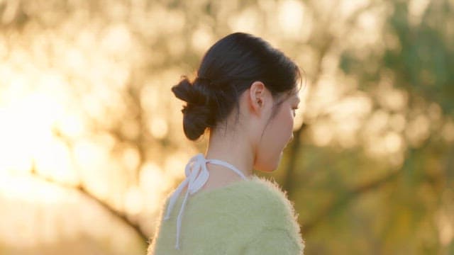 공원에서 다투는 여성