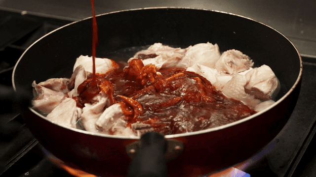 Chicken pieces with spicy sauce poured over them