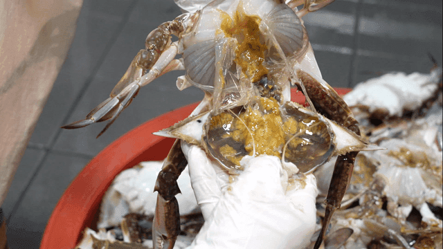 Cleaning crabs with precision and care