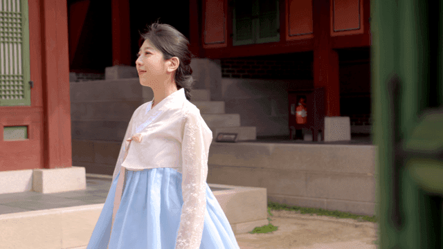Woman in hanbok at a traditional Korean building