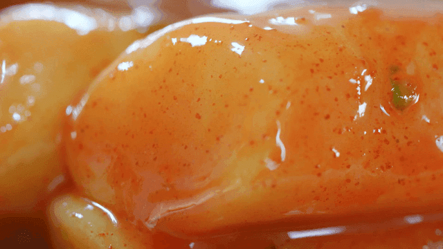 Moist tteokbokki with spicy sauce