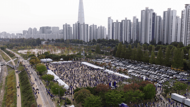 Large outdoor event in a city park