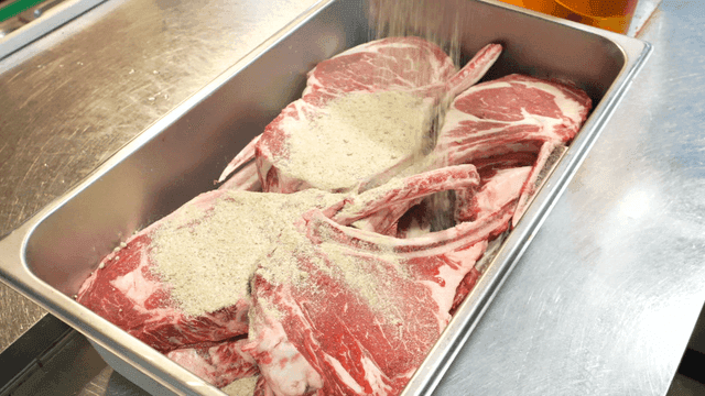Seasoning for raw steaks on metal tray