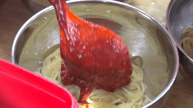 쫄면 위에 올리는 양념장