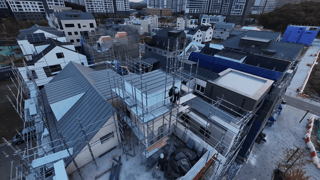 건설 현장의 작업자들