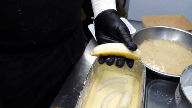 튀김을 위한 바나나 준비