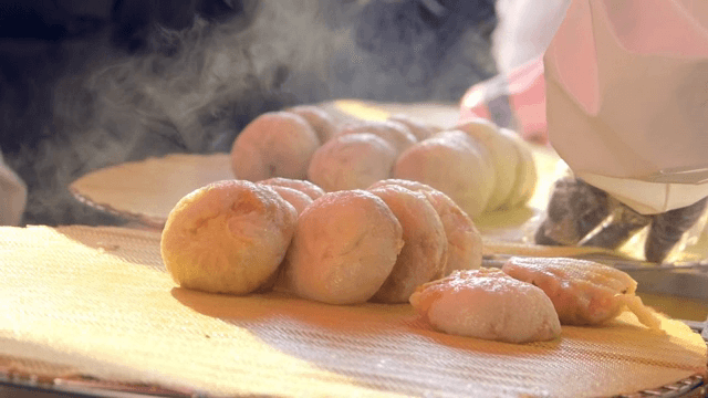 Hot mandu sold at the market