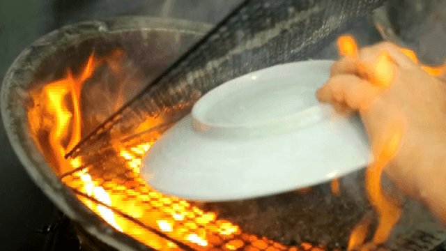 뜨거운 불 위의 석쇠불고기