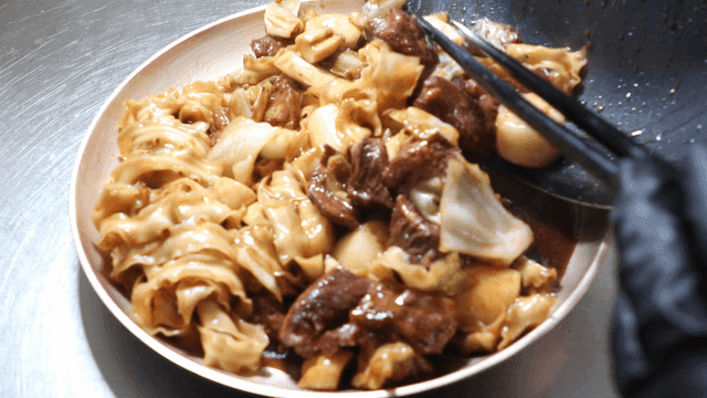 Beef and stir-fried noodles