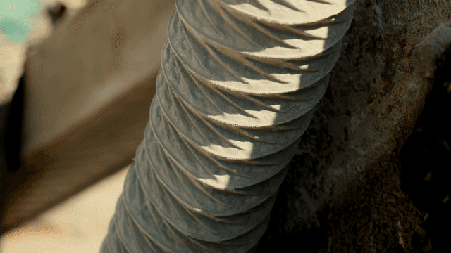 산업용 호스와 기계의 근접 촬영