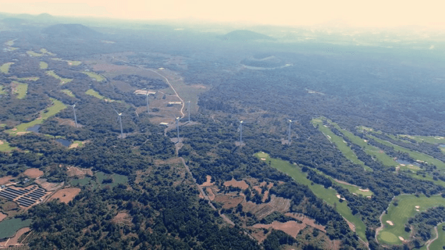 풍력 터빈이 있는 광활한 풍경