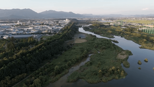 강과 산이 있는 마을 풍경