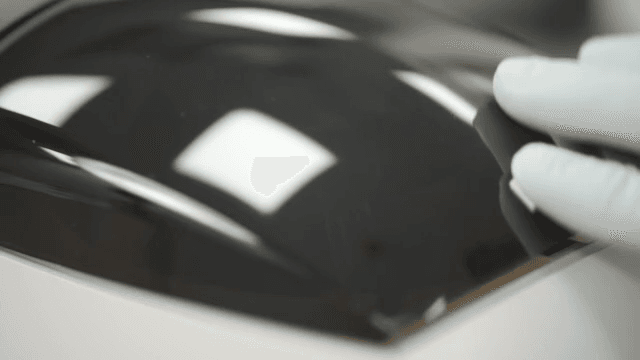 샘플이 있는 원심분리기 작동 준비