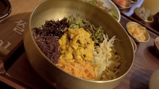 다양한 채소가 들어간 비빔밥