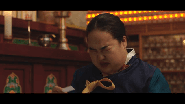 무당이 점을 보는 모습